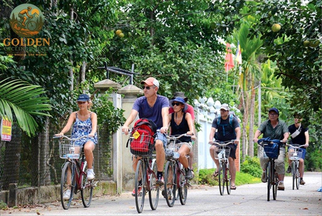 Hue Cycling Tour: Explore the Ancient Capital & Thuy Bieu Village